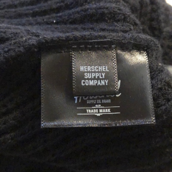 HERSCHEL JUNEAU ACRYLIC HAT BLACK - Picture 4 of 6